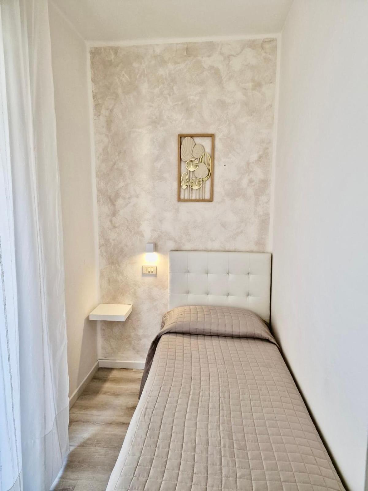 Hotel Augusta Каорле Экстерьер фото