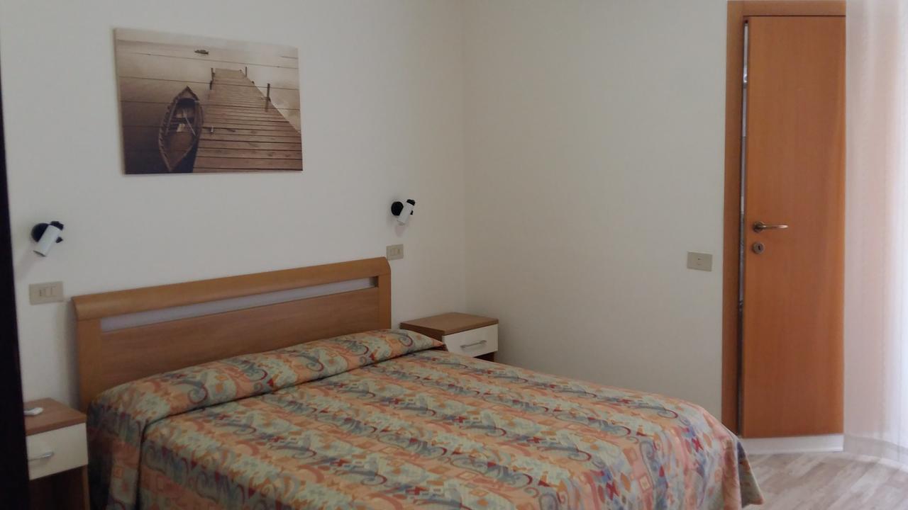 Hotel Augusta Каорле Экстерьер фото