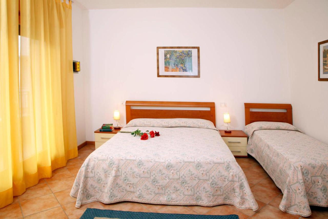 Hotel Augusta Каорле Экстерьер фото
